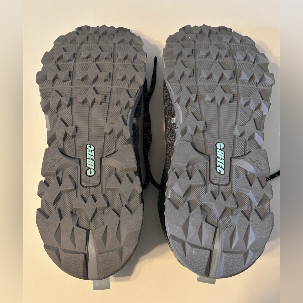 Women’s Hi Tec Size 8 All Weather Sneakers Worn Once - Picture 9 of 10